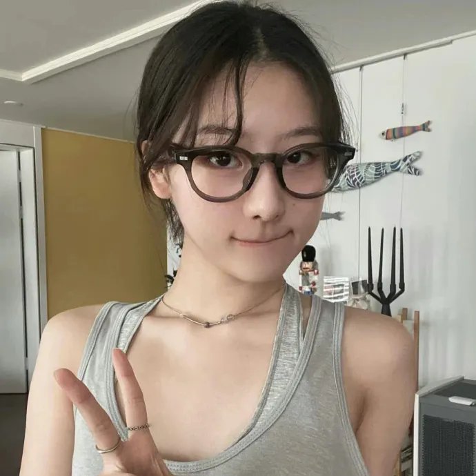 燕子与鹦鹉